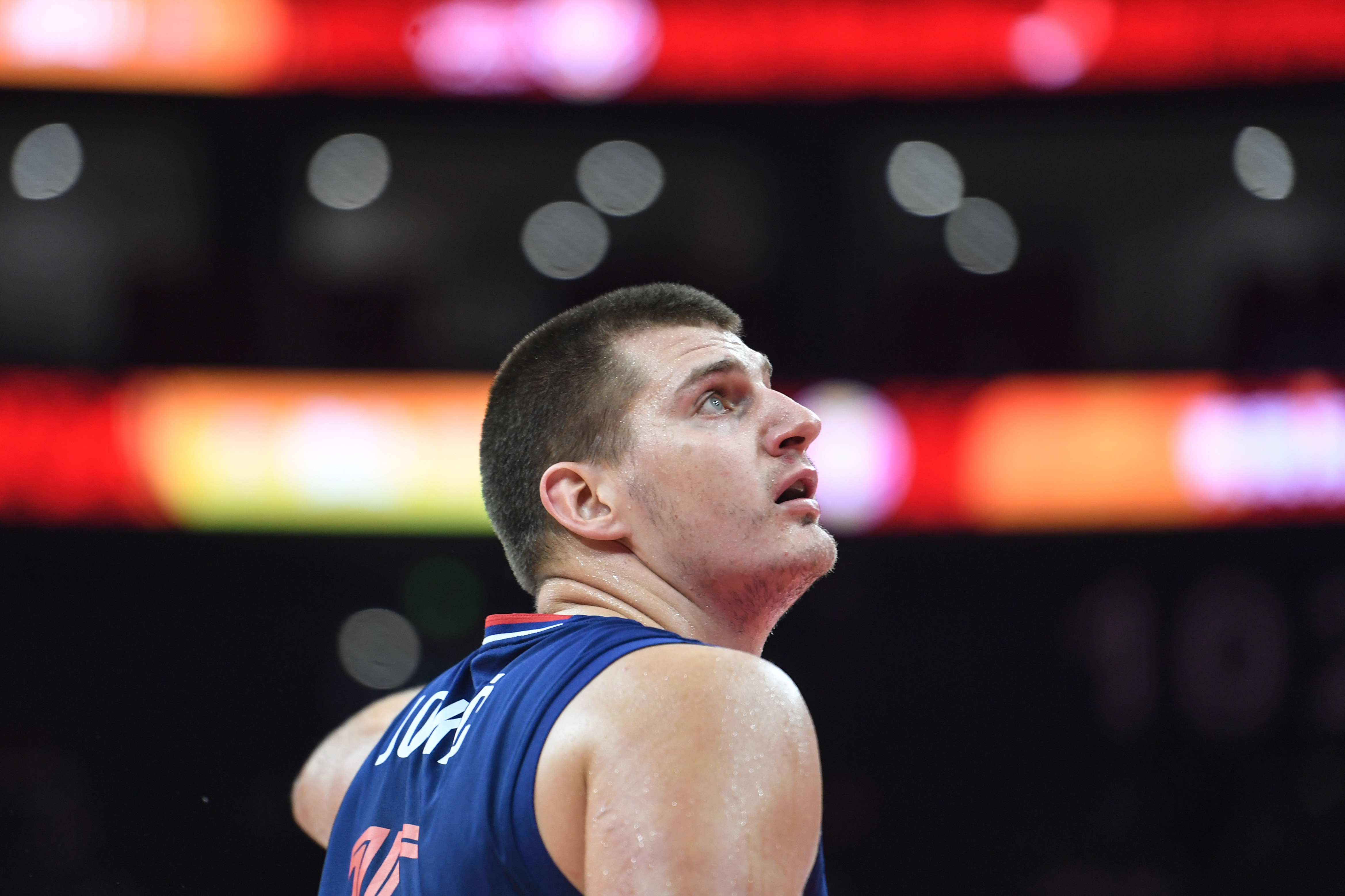 Rookie迎来五赛季高光表现，塞尔维亚队球迷沸腾！