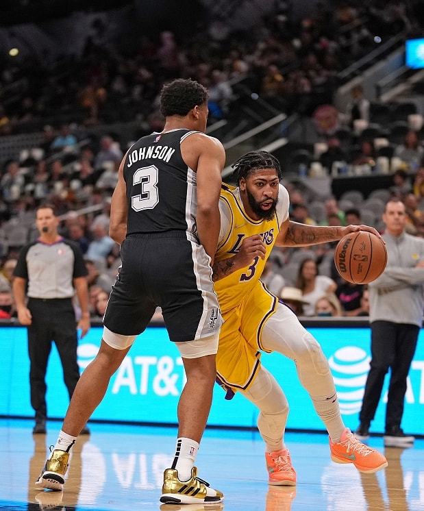 关于篮网王牌球员创赛季得分新高，媒体热捧，以上环境城市认为.的信息